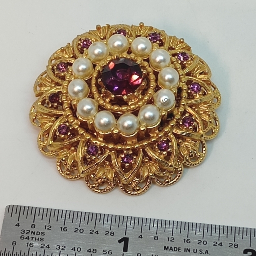 * vintage Purple rhinestone & faux pearl gold tone pin brooch or pendant - Picture 2 of 6